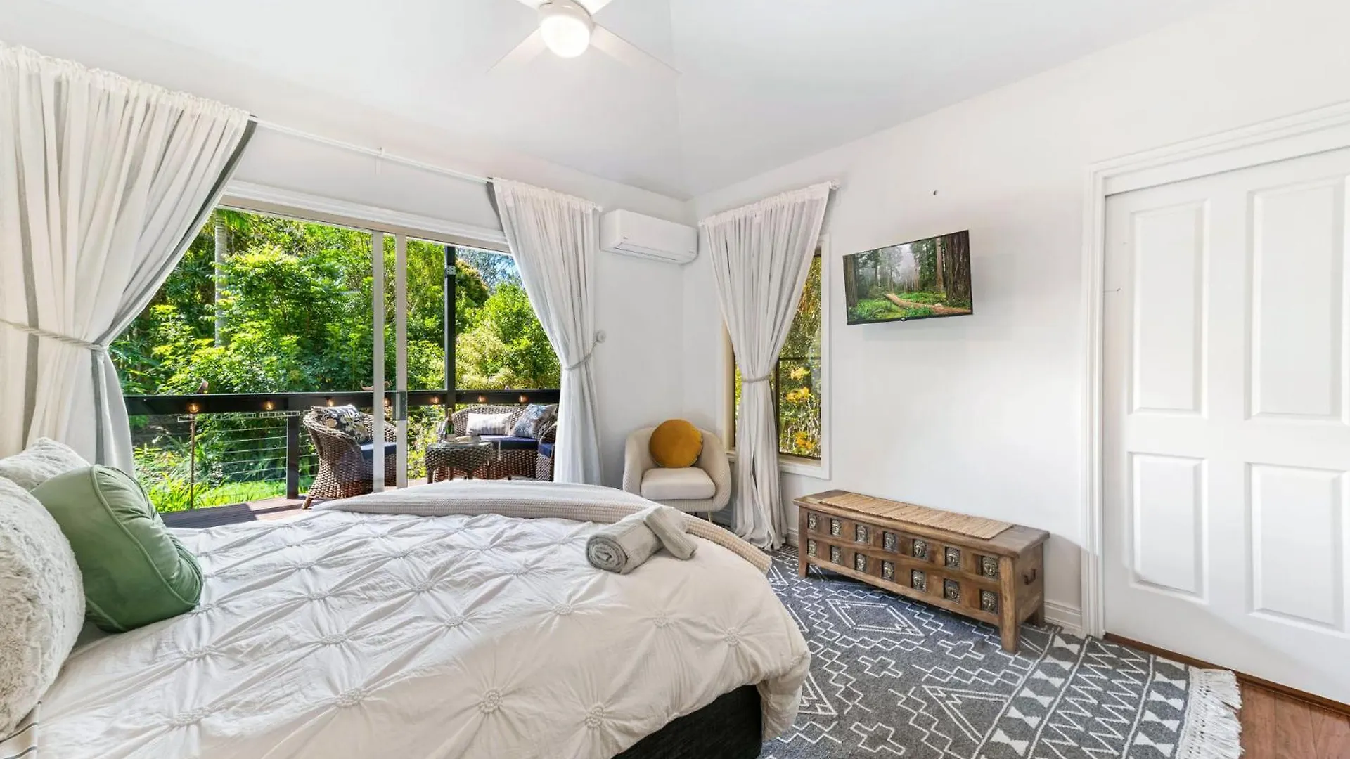 Elevata Villa Luxe Spa Jacuzzi - Wood Fire - Claw Bath - Pet Friendly Montville