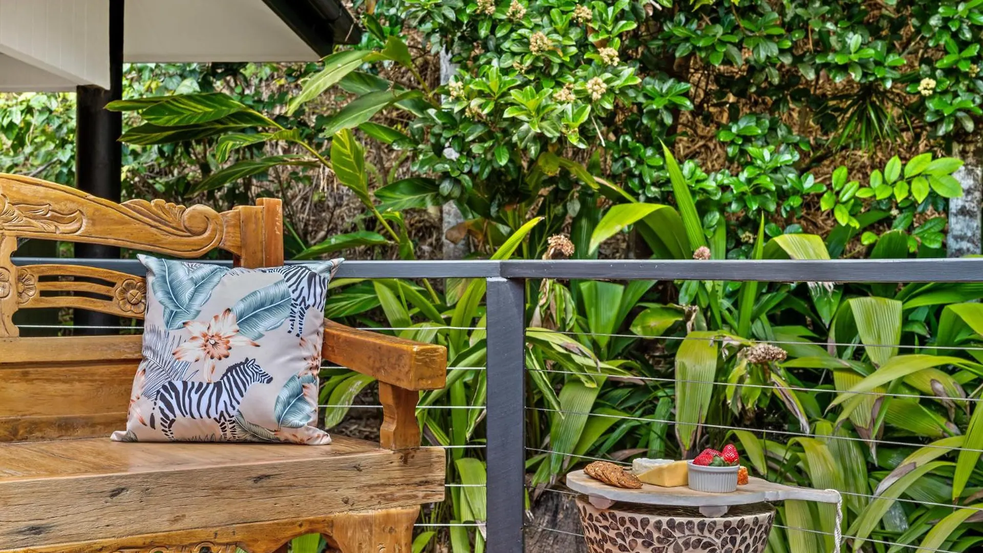Elevata Villa Luxe Spa Jacuzzi - Wood Fire - Claw Bath - Pet Friendly Montville 0*,  Australia