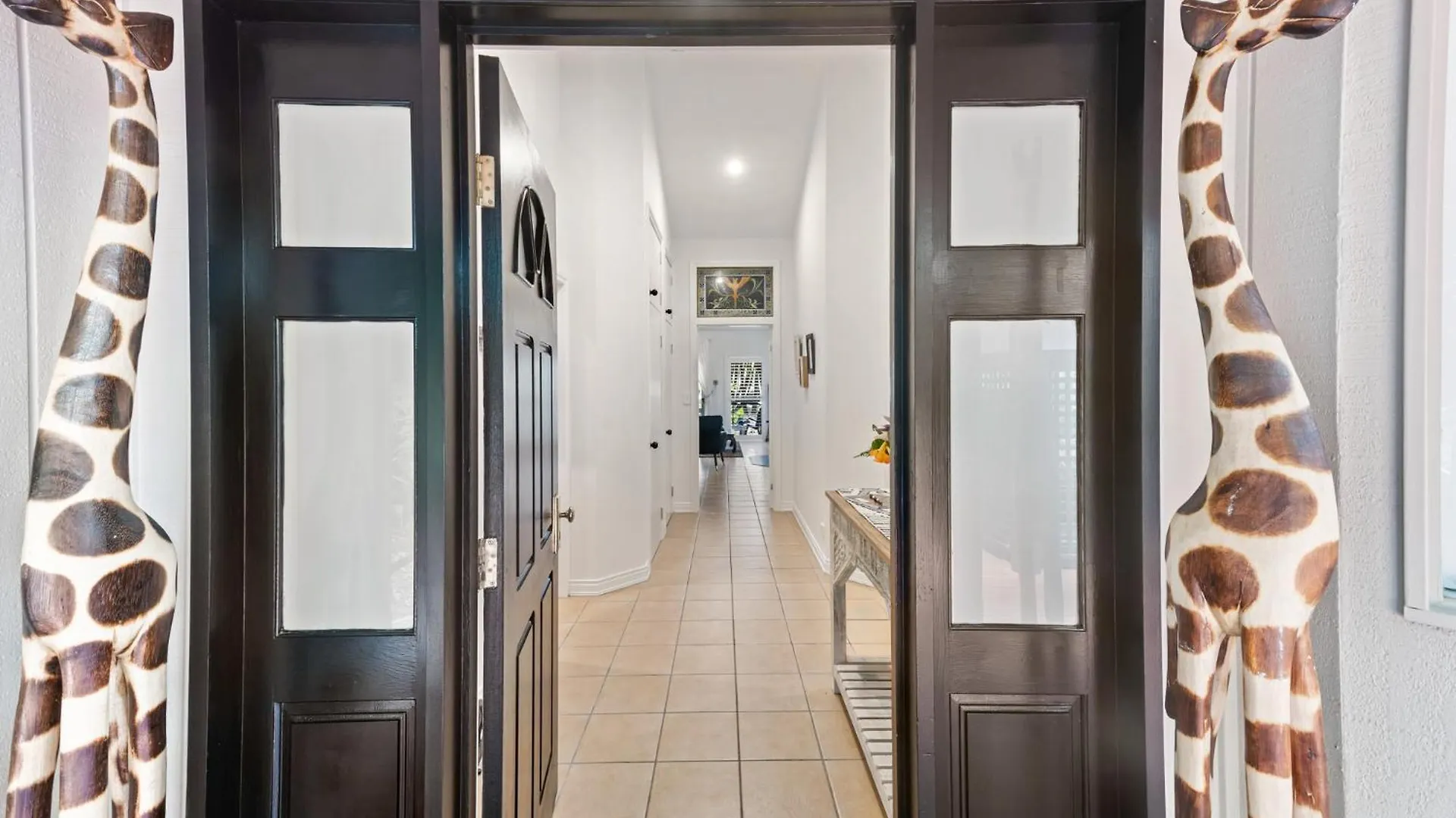 Elevata Villa Luxe Spa Jacuzzi - Wood Fire - Claw Bath - Pet Friendly Montville Australia