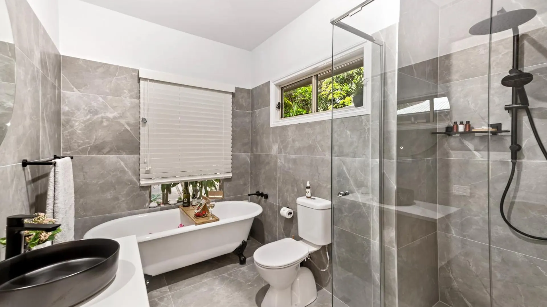 Elevata Villa Luxe Spa Jacuzzi - Wood Fire - Claw Bath - Pet Friendly Montville 0*,