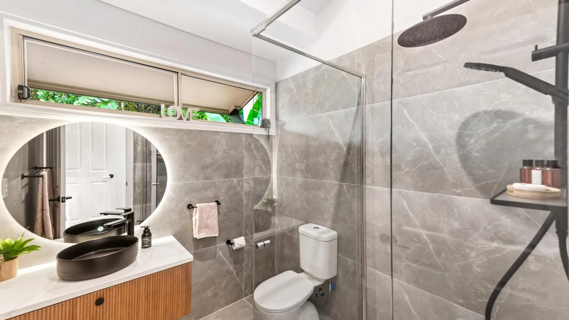 Holiday home Elevata Villa Luxe Spa Jacuzzi - Wood Fire - Claw Bath - Pet Friendly Montville