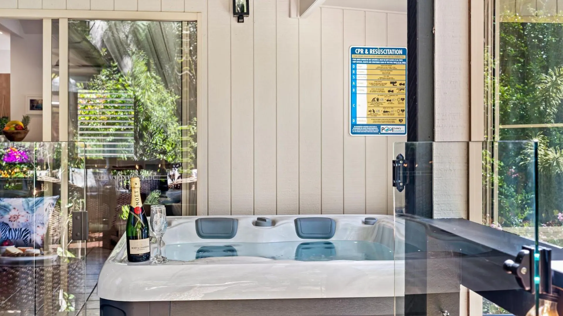 Holiday home Elevata Villa Luxe Spa Jacuzzi - Wood Fire - Claw Bath - Pet Friendly Montville Australia