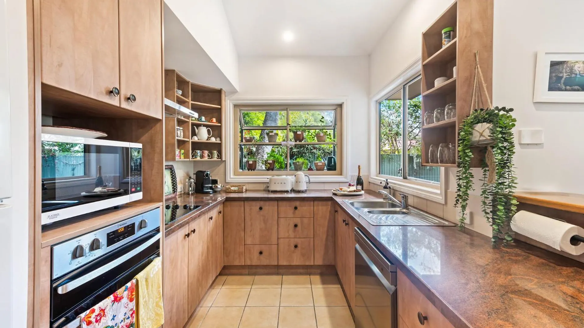 Elevata Villa Luxe Spa Jacuzzi - Wood Fire - Claw Bath - Pet Friendly Montville Holiday home