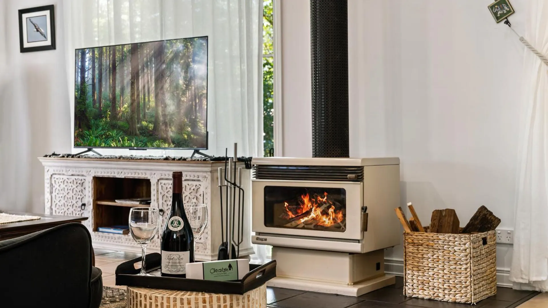 Elevata Villa Luxe Spa Jacuzzi - Wood Fire - Claw Bath - Pet Friendly Montville Australia