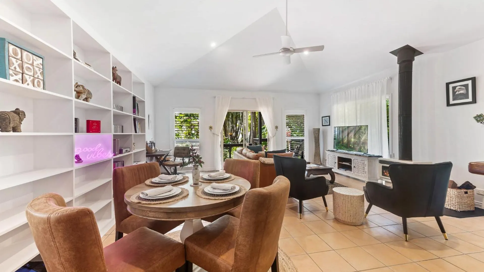 Elevata Villa Luxe Spa Jacuzzi - Wood Fire - Claw Bath - Pet Friendly Montville Holiday home